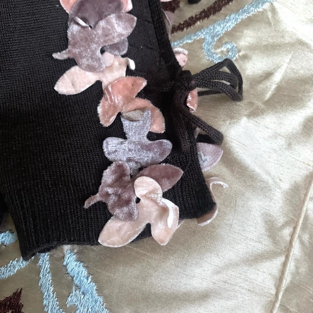 Dolce Cabo Velvet Floral Flocked Sweater - Picture 8 of 9